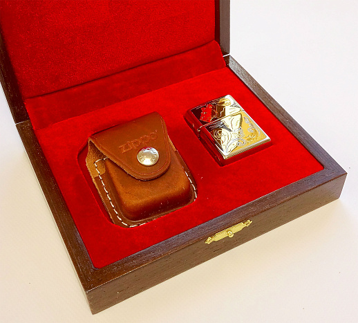 Сувенирная зажигалка Zippo "Хищник" купить с доставкой Сувенирная зажигалка Zippo "Хищник"